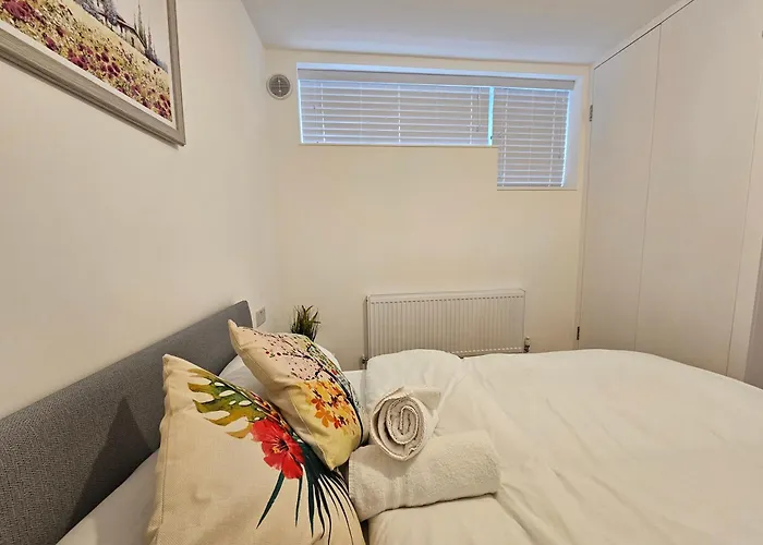 London E1 Apartment